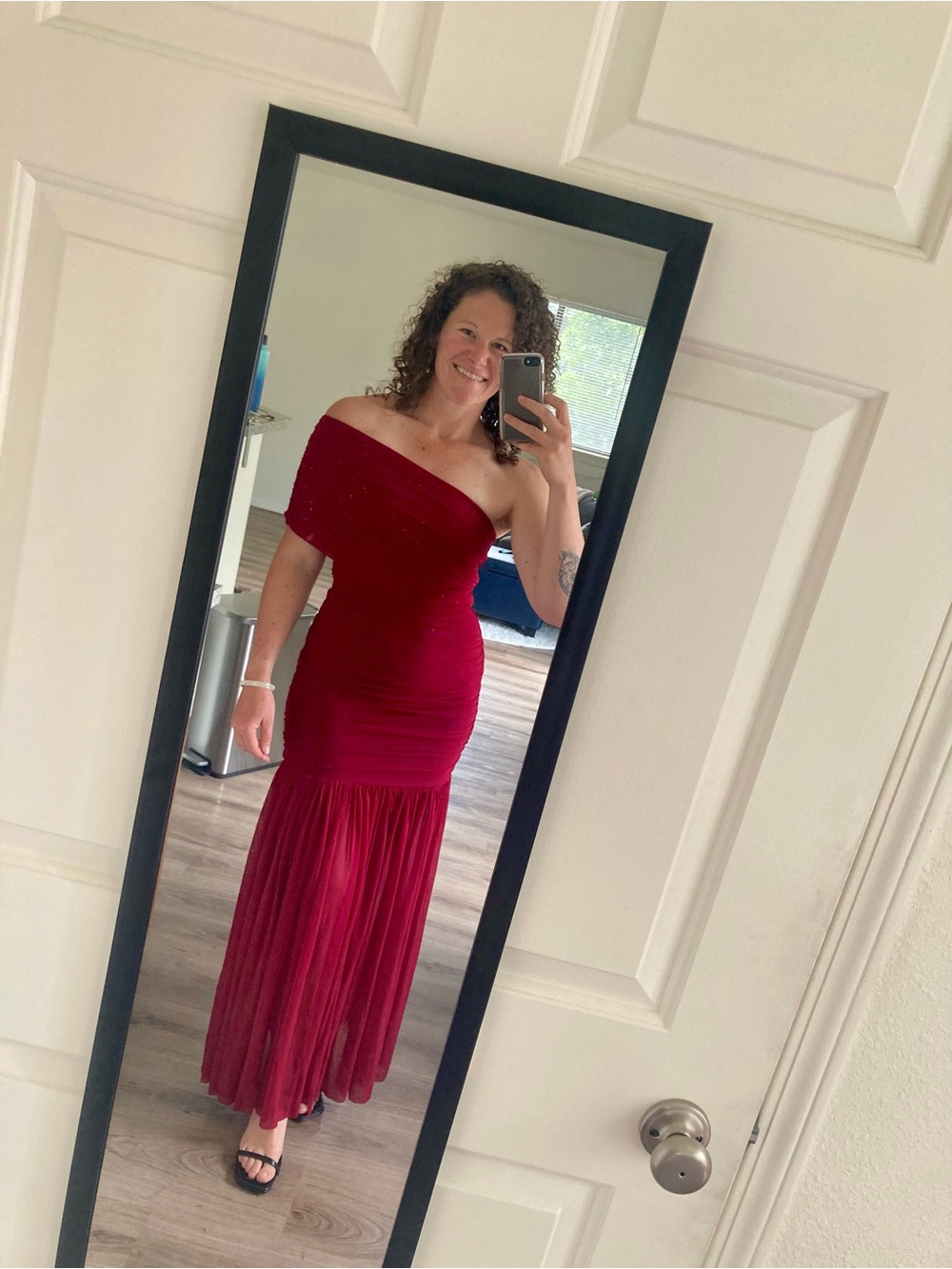 Amazon One-Shoulder Ruched Evening Gown - Picture 6 of 6